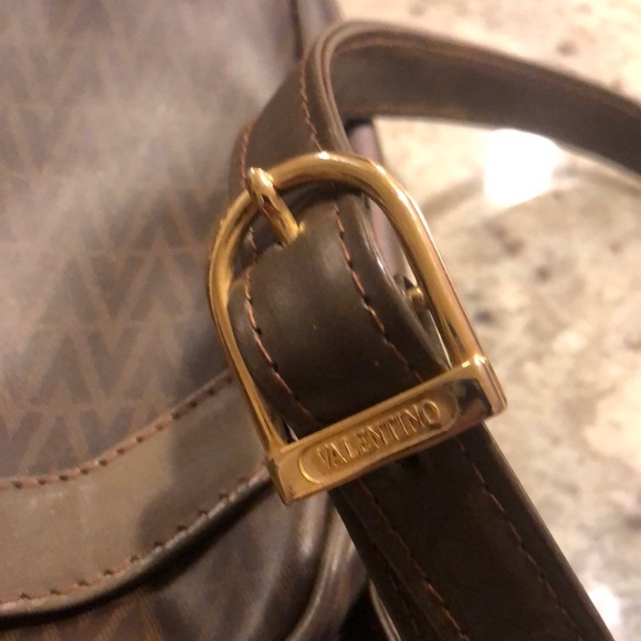 Mario Valentino Crossbody Bag
Mario Valentino
Size: 11 × 8 × 3.5 - Picture 3 of 11